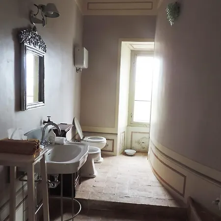 德埃博卡维拉皮安齐亚尼旅馆 *