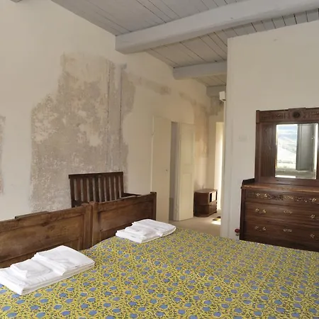 招待所 德埃博卡维拉皮安齐亚尼旅馆 *