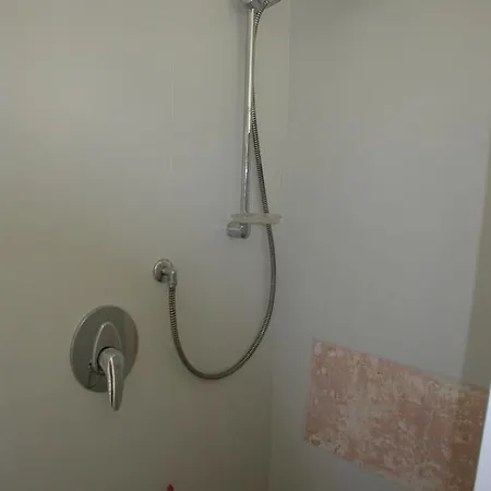 德埃博卡维拉皮安齐亚尼旅馆 *