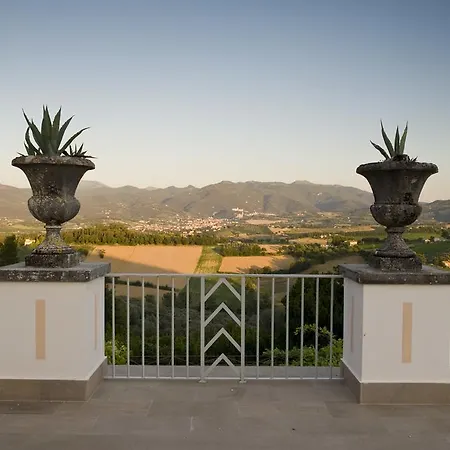 德埃博卡维拉皮安齐亚尼旅馆 *